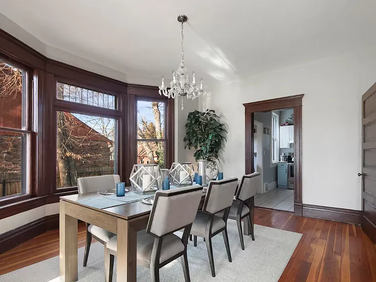 1216 W Franklin St — Photo 8