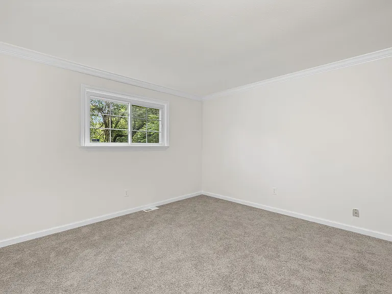 1392 Langholm Dr — Photo 9