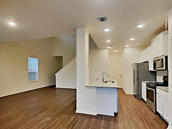 5th image of 2714 Meadowood Hts
