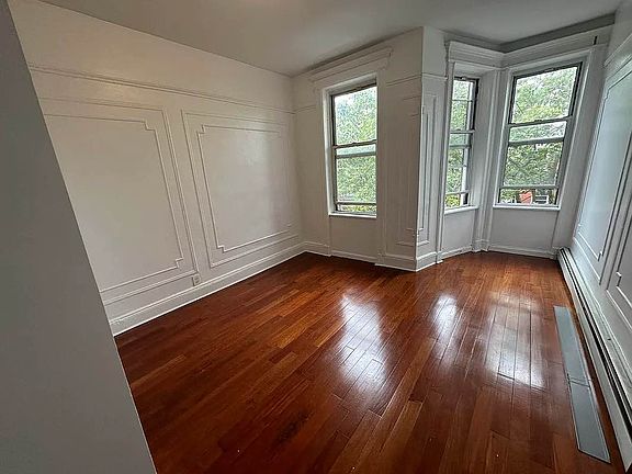 5th image of 431 Marion St APT 3L