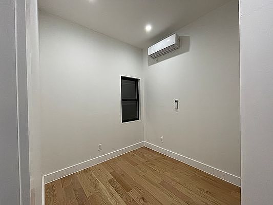 5th image of 6 Saint Nicholas Ave #2RR