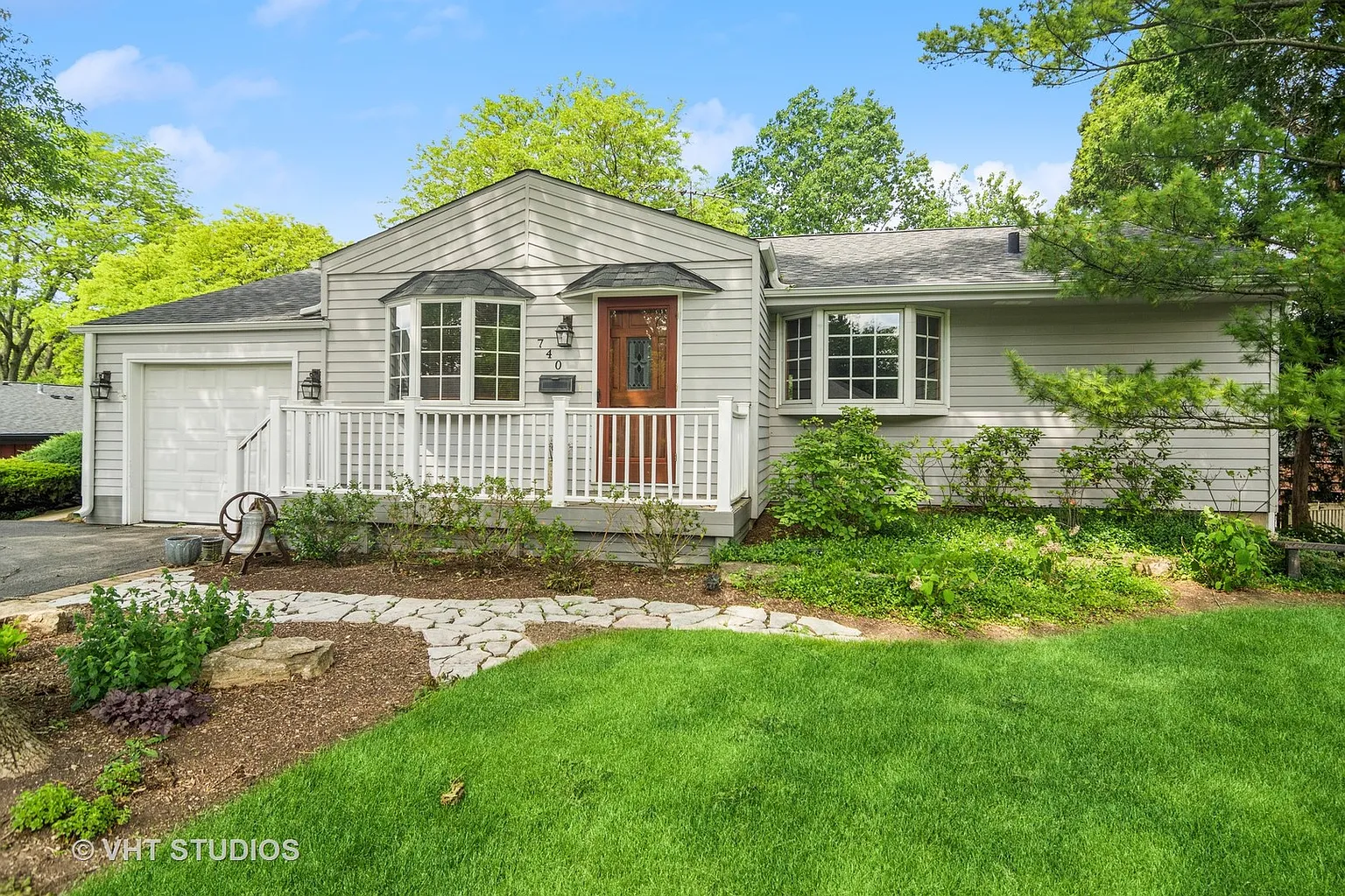 740 Lill St photo 1