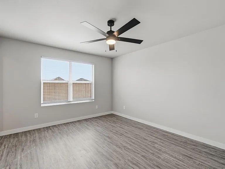 502 Elmont St — Photo 18