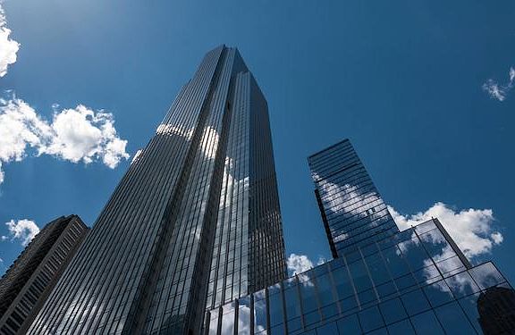 2nd image of 739 N Dearborn St #606