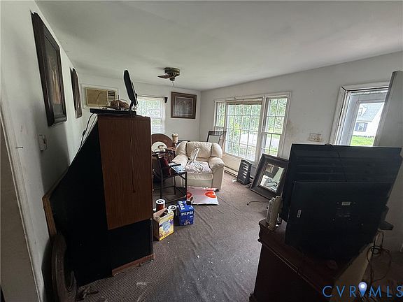 2nd image of 6125 Leopold Cir