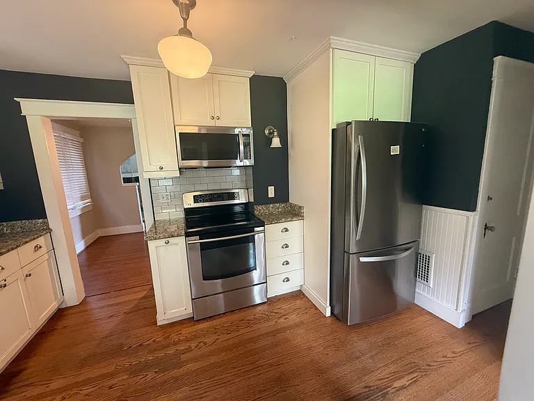 1004 Gillock St — Photo 37
