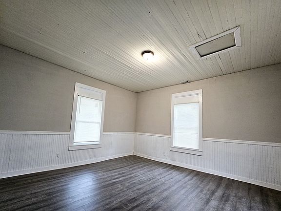 5th image of 1617 School Ave