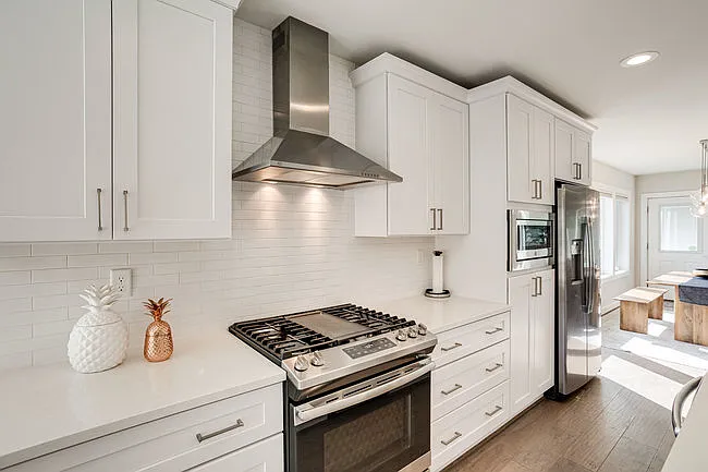 233 Seaton Pl NE — Photo 4
