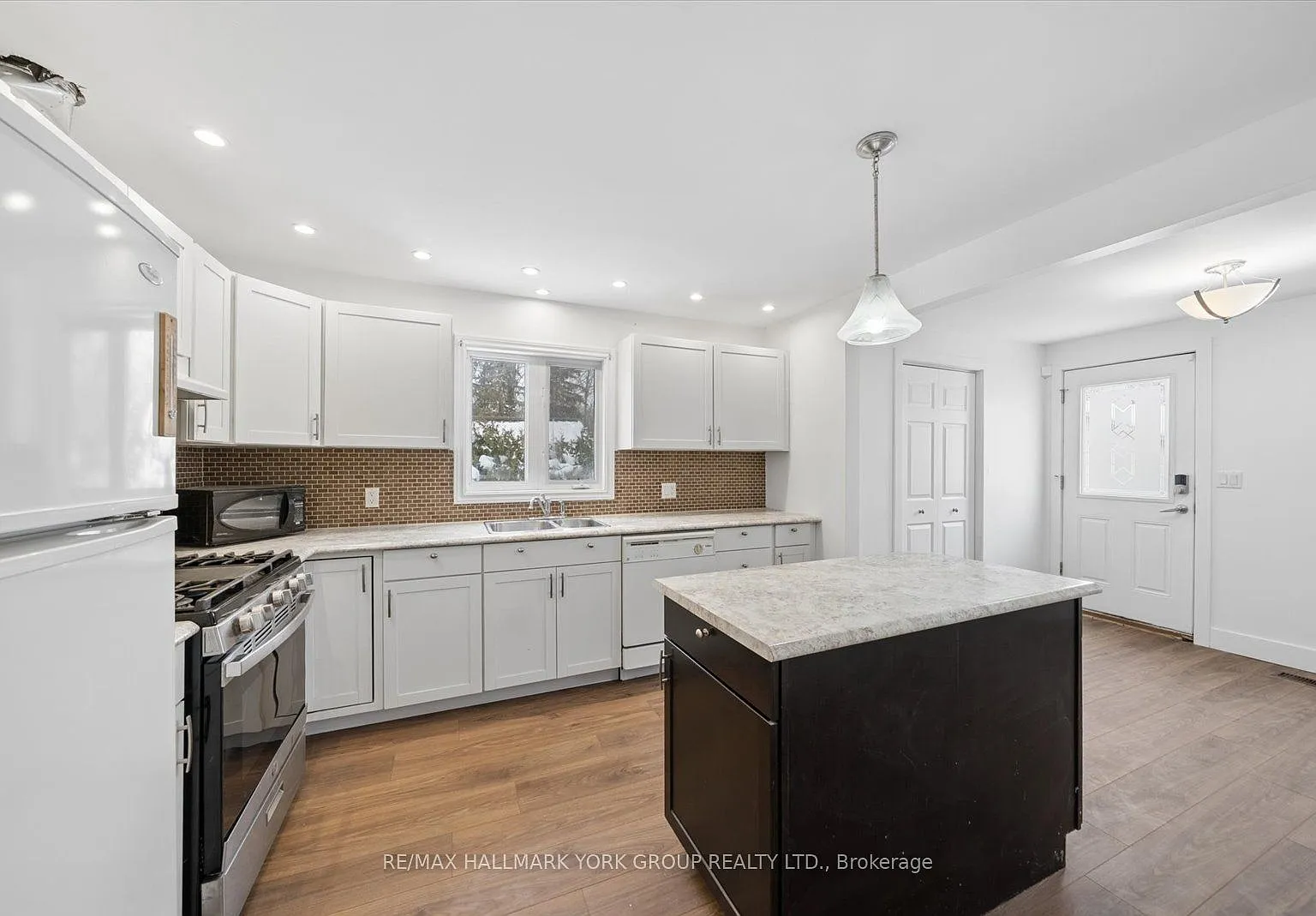 3 bed, $2,300 — Photo 3