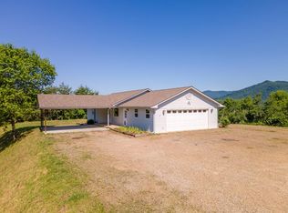 416 Cowee School Rd, Franklin, NC 28734