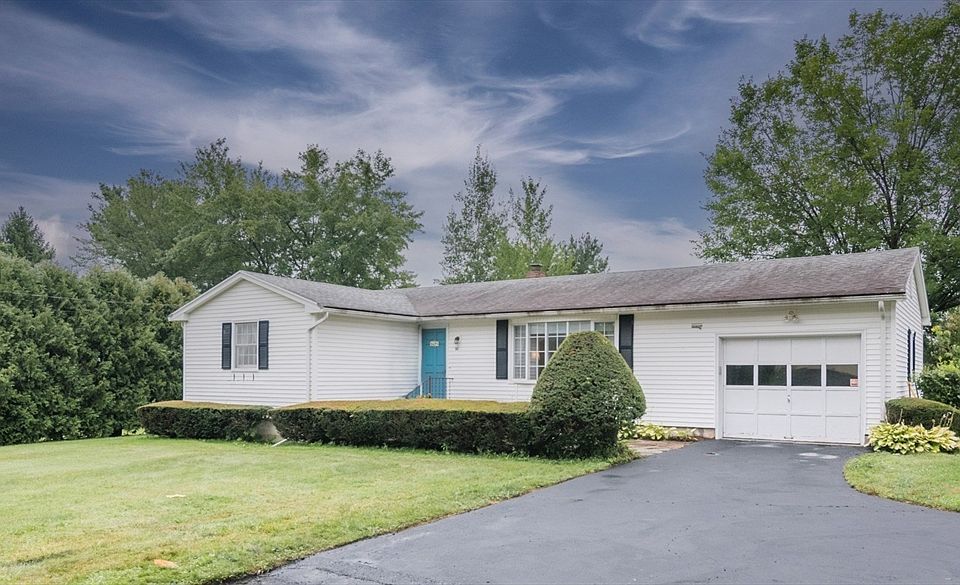 1st image of 90 Columbia Dr