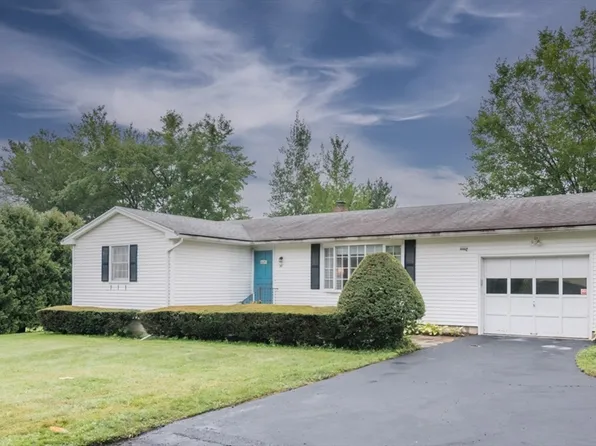 90 Columbia Dr, Amherst, MA 01002