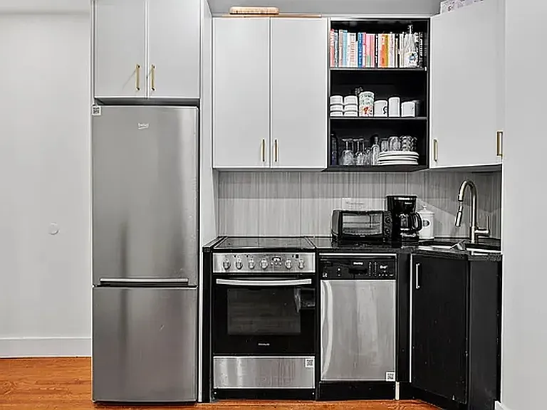 409 Stockholm St #1B — Photo 3