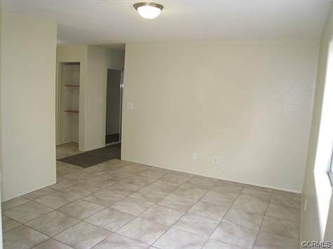 2nd image of 819 E 88th Pl