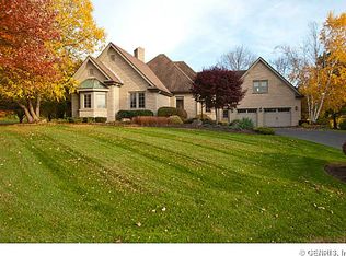 14 Cathedral Oaks, Fairport, NY 14450