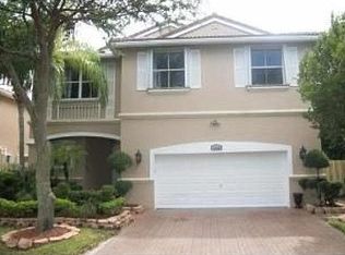 1040 Corkwood St, Hollywood, FL 33019