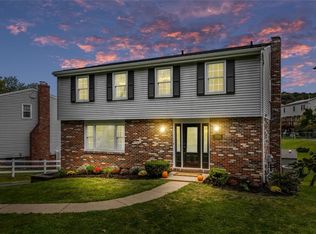 5004 Meadowridge Ln, Gibsonia, PA