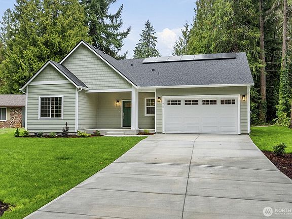 3rd image of 6401 Sierra Drive SE