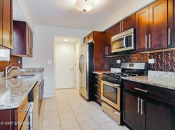 3rd image of 301 Sandhurst Ln #A