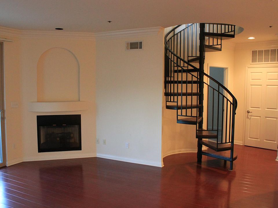 2nd image of 818 N Croft Ave APT 304