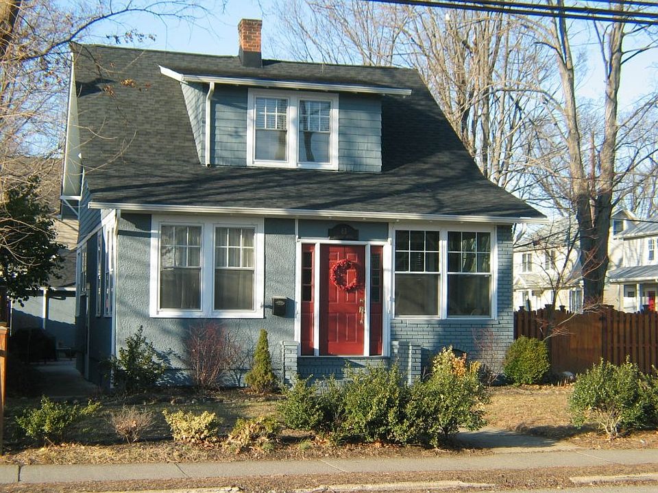Expanded Cape Cod 3 Bed/1.5 Baths/2 Car Garage!