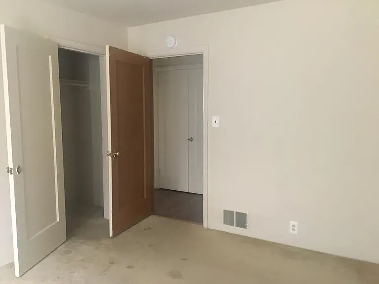 1098 Hazelwood Ave — Photo 18