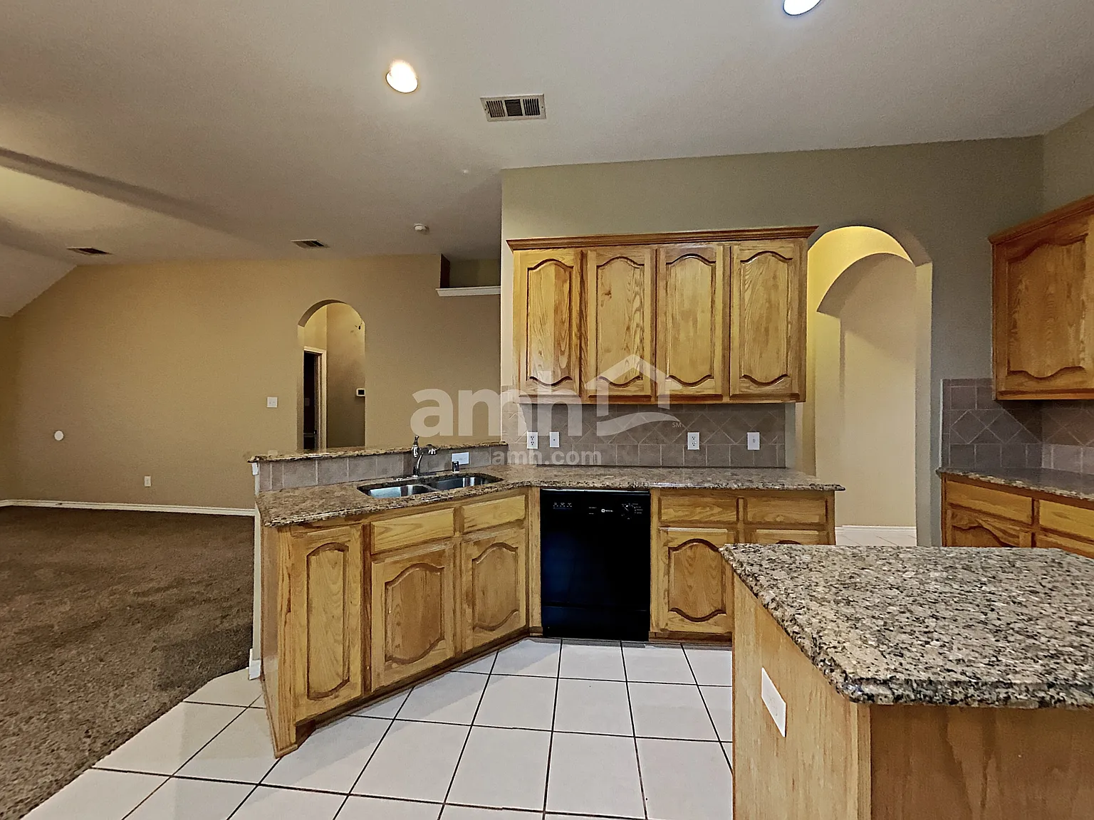 4 bed, 2.0 bath, 2013 sqft, $2,555 — Photo 4