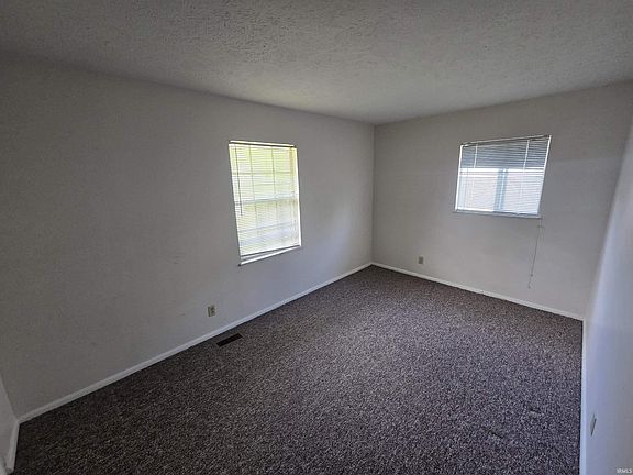 2nd image of 2221 Beck Ln