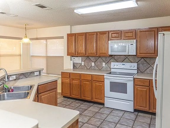 2nd image of 4304 Fieldwood Dr
