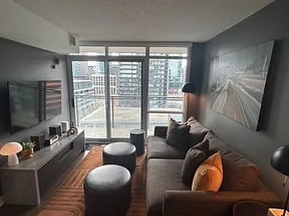 15 Fort York Blvd #1505, Toronto, ON M5V 3Y4
