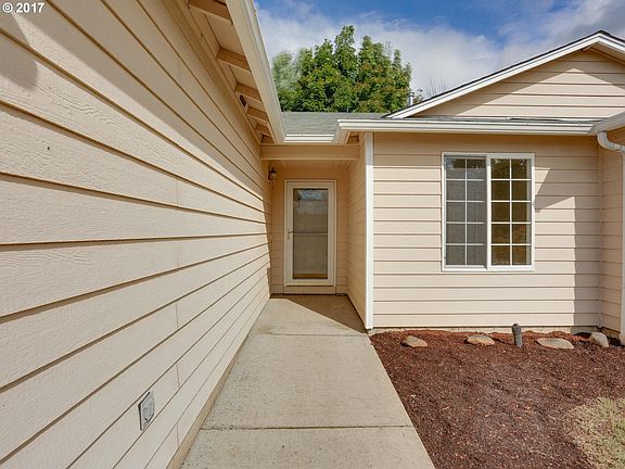 3rd image of 15204 NE 91st St