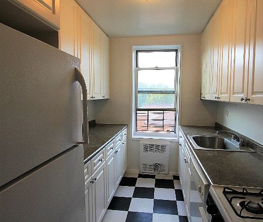 5th image of 14487 41st Ave APT 404