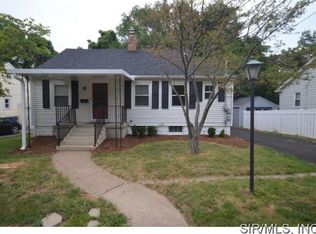 22 Woodland Dr, Collinsville, IL 62234