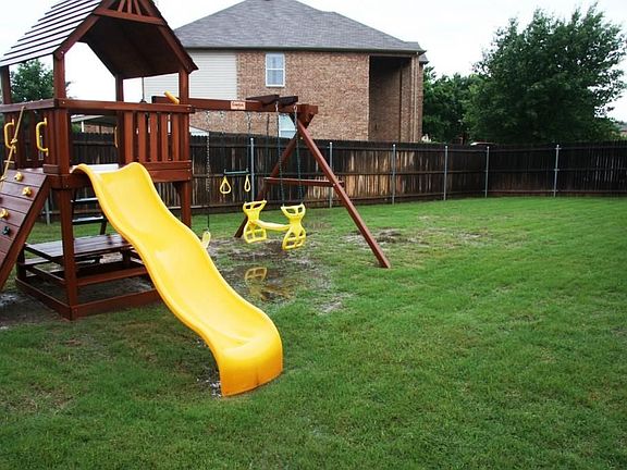 2nd image of 1809 Crest Hollow Cir