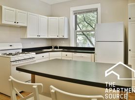 3221 N Leavitt St, Chicago, IL