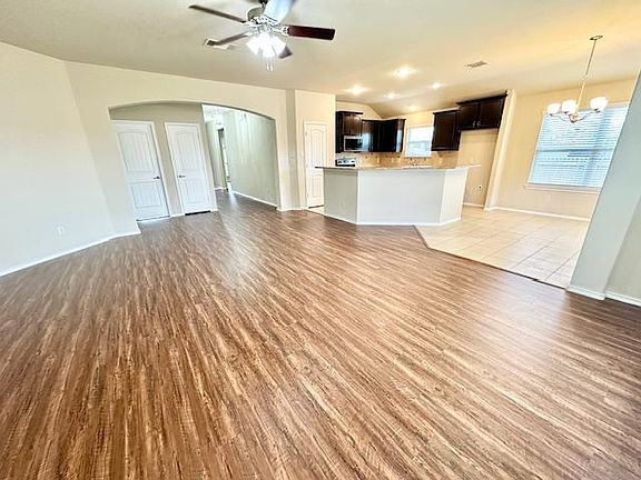 5th image of 980 Llano Dr