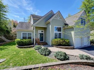 207 Hermit Thrush Rd, Pocono Pines, PA 18350