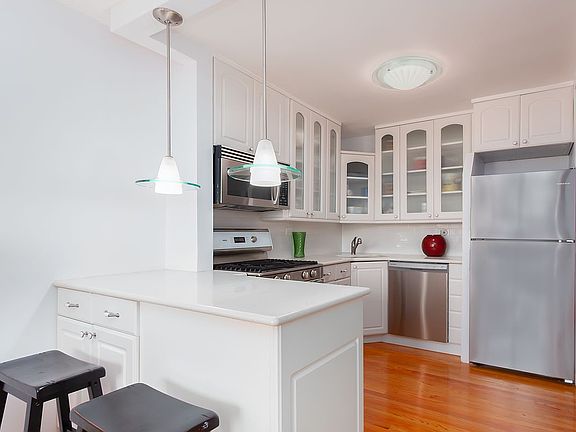 2nd image of 300 W 110th St APT 8G