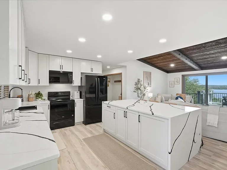 767 Mallalieu Dr — Photo 2