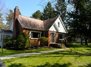 60 Hobby Ln, Orchard Park, NY 14127