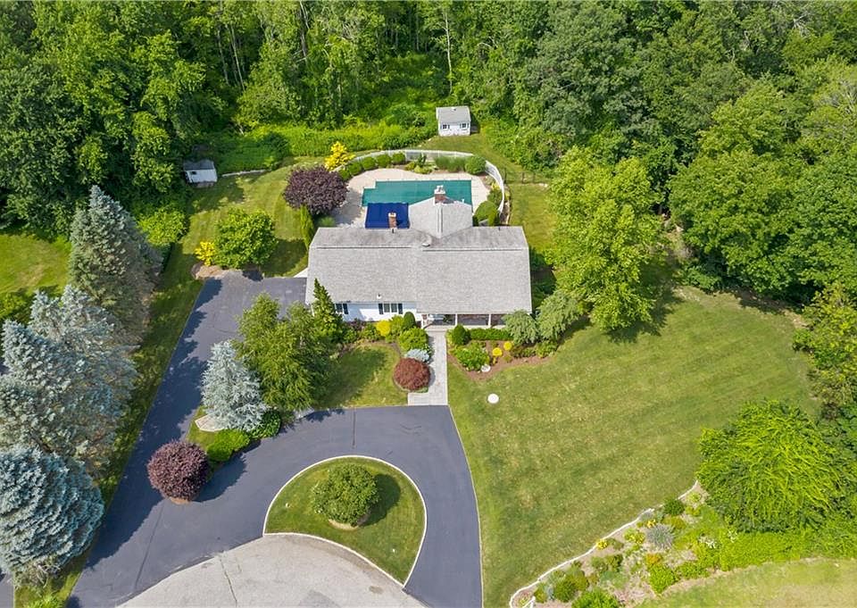 1st image of 9 Christopher Dr