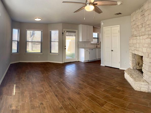 1107 Orange St, Lockhart, TX 78644