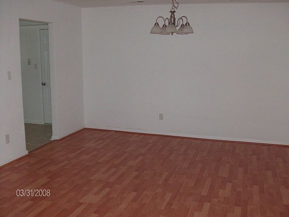 4th image of 1425 Goldfinch Ln