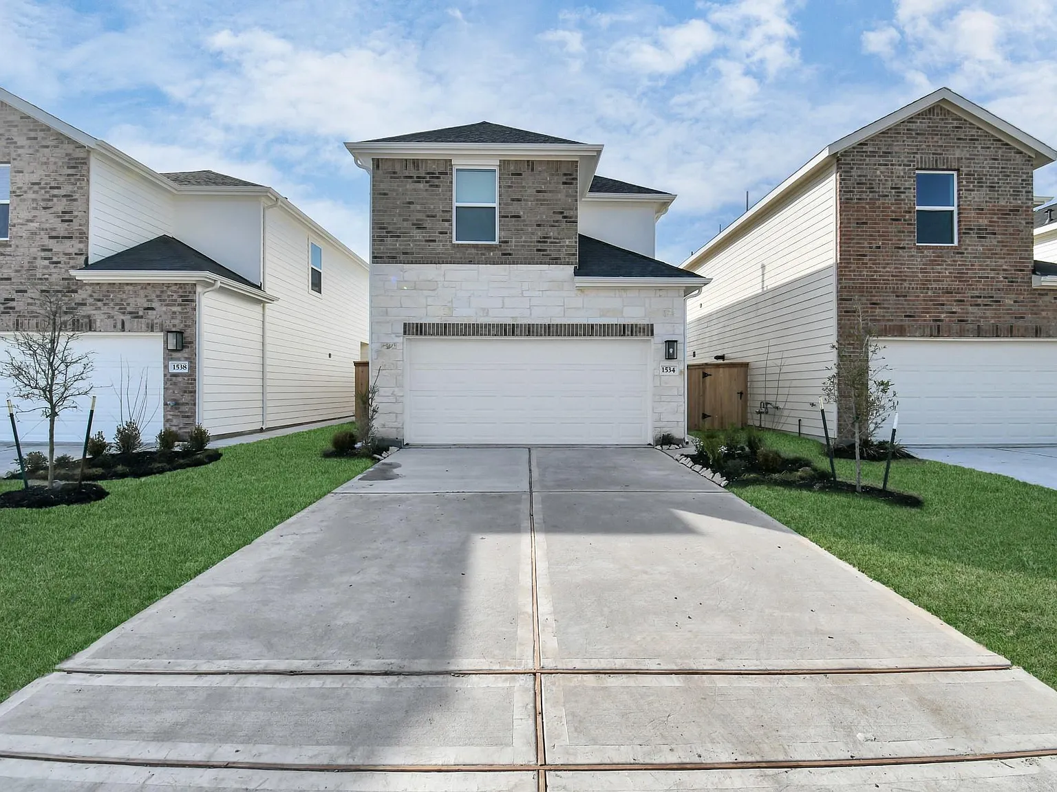 3 bed, 2.5 bath, 1436 sqft, $2,200 — Photo 1