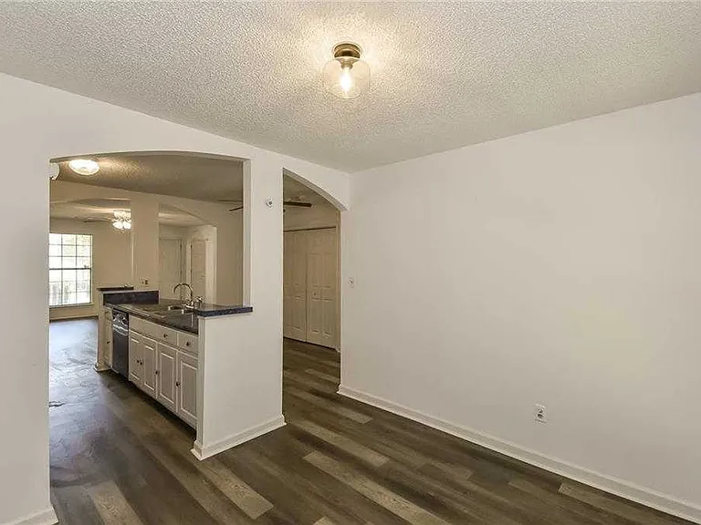 8141 Hynds Springs Ln — Photo 6