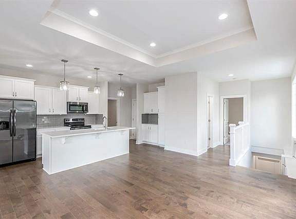 5th image of 7312 W 158th St