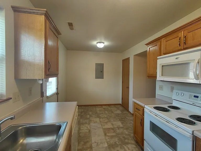 20304 Skyview Dr — Photo 6