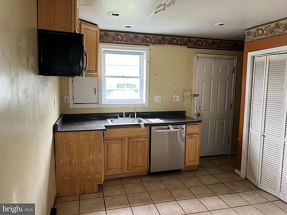 3rd image of 126 Sollers Point Rd