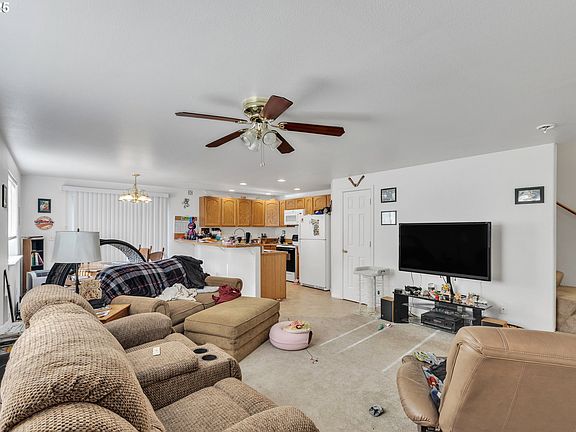 4th image of 3397 Oak St