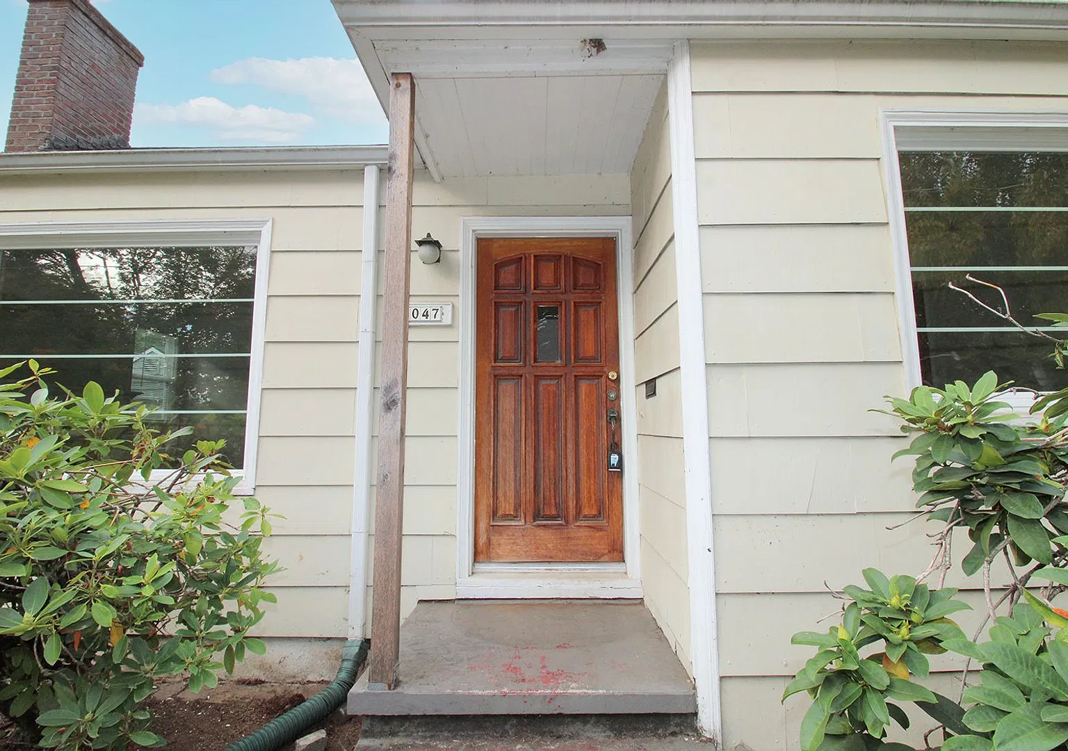 Updated 3 Bedroom 1940's Concordia Ranchalow Across from Fernhill Park — Photo 3